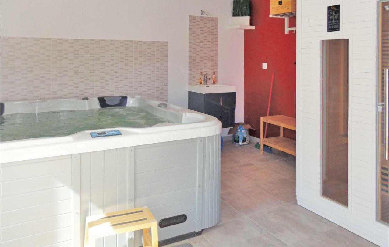 2 Bedroom Amazing Home In ナルボンヌ エクステリア 写真
